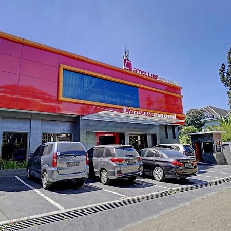 OYO 3953 Hotel Catellya Ii Cipaku Bandung Esterno foto