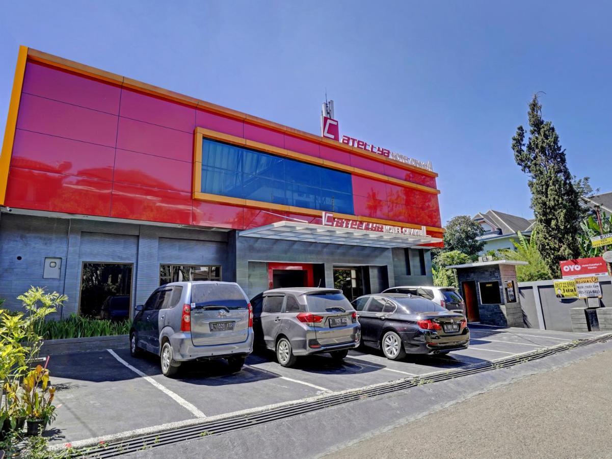 OYO 3953 Hotel Catellya Ii Cipaku Bandung Esterno foto