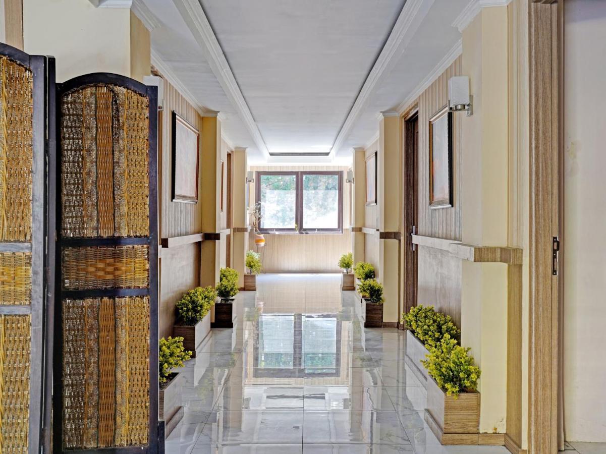 OYO 3953 Hotel Catellya Ii Cipaku Bandung Esterno foto