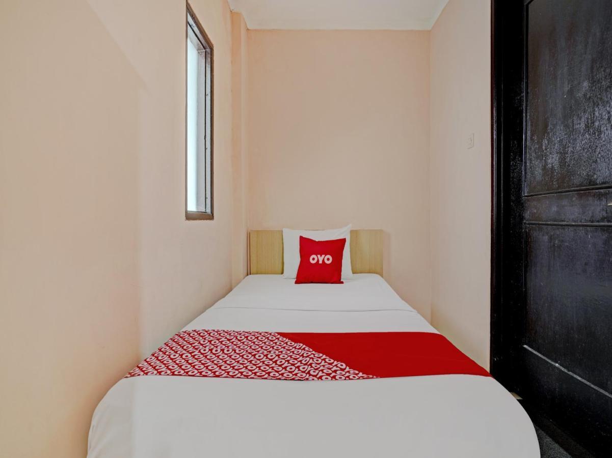 OYO 3953 Hotel Catellya Ii Cipaku Bandung Esterno foto