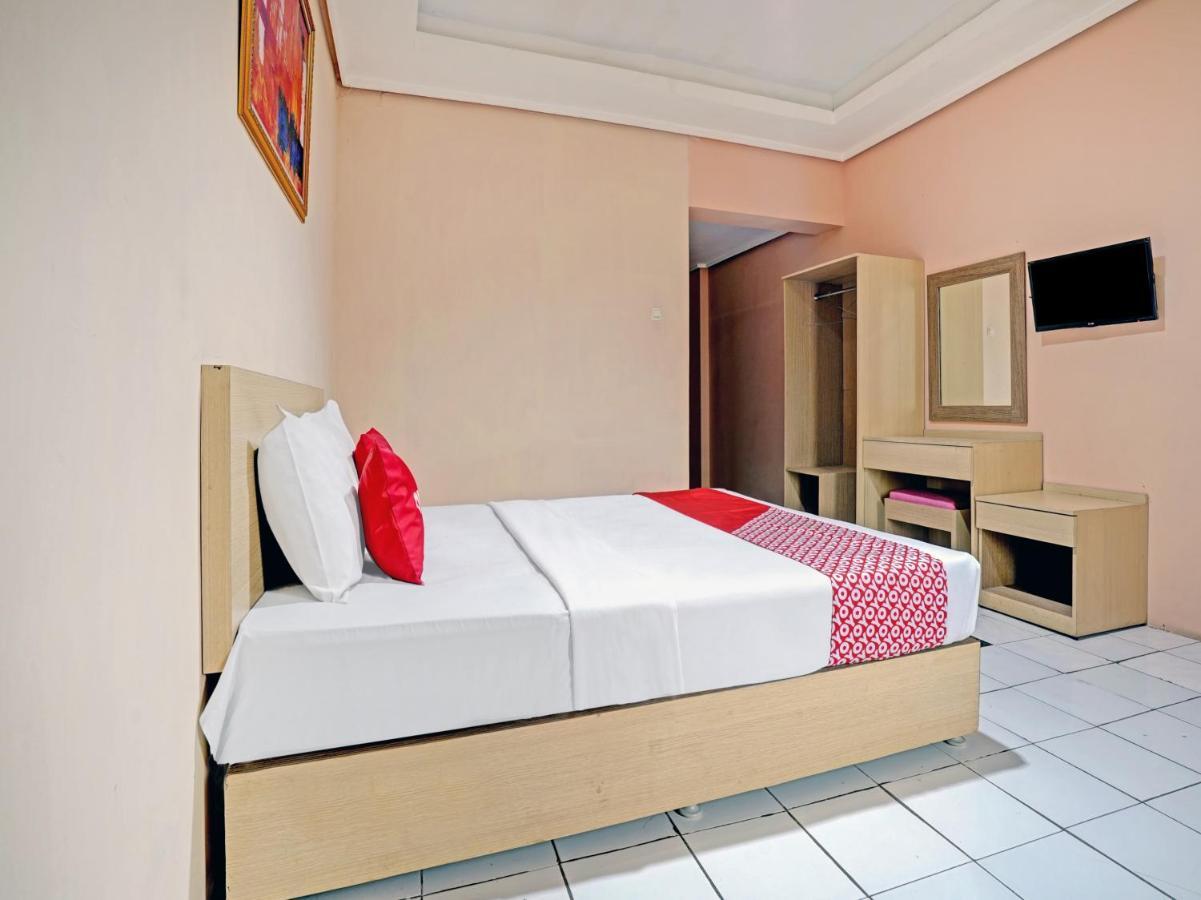 OYO 3953 Hotel Catellya Ii Cipaku Bandung Esterno foto