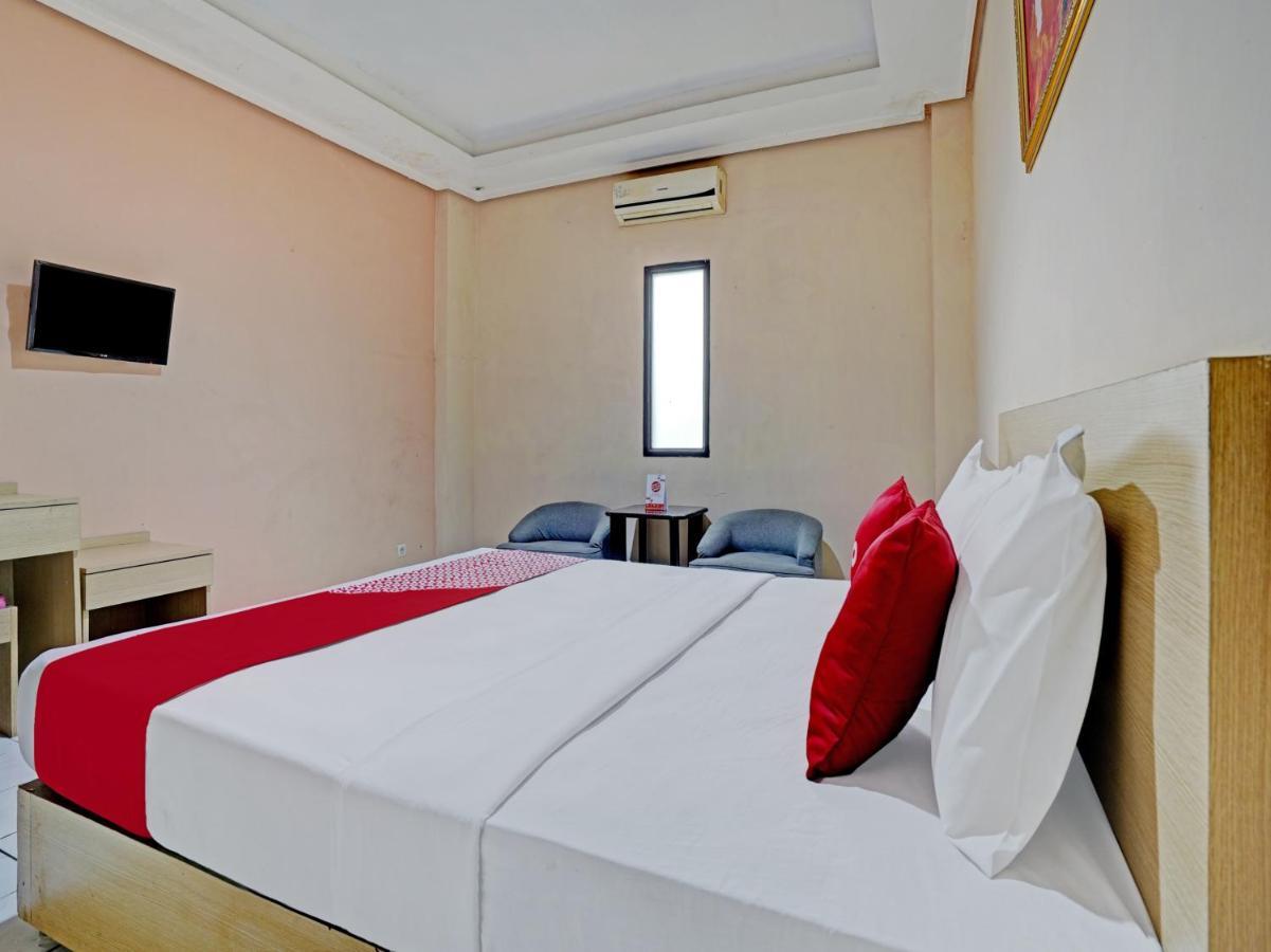 OYO 3953 Hotel Catellya Ii Cipaku Bandung Esterno foto