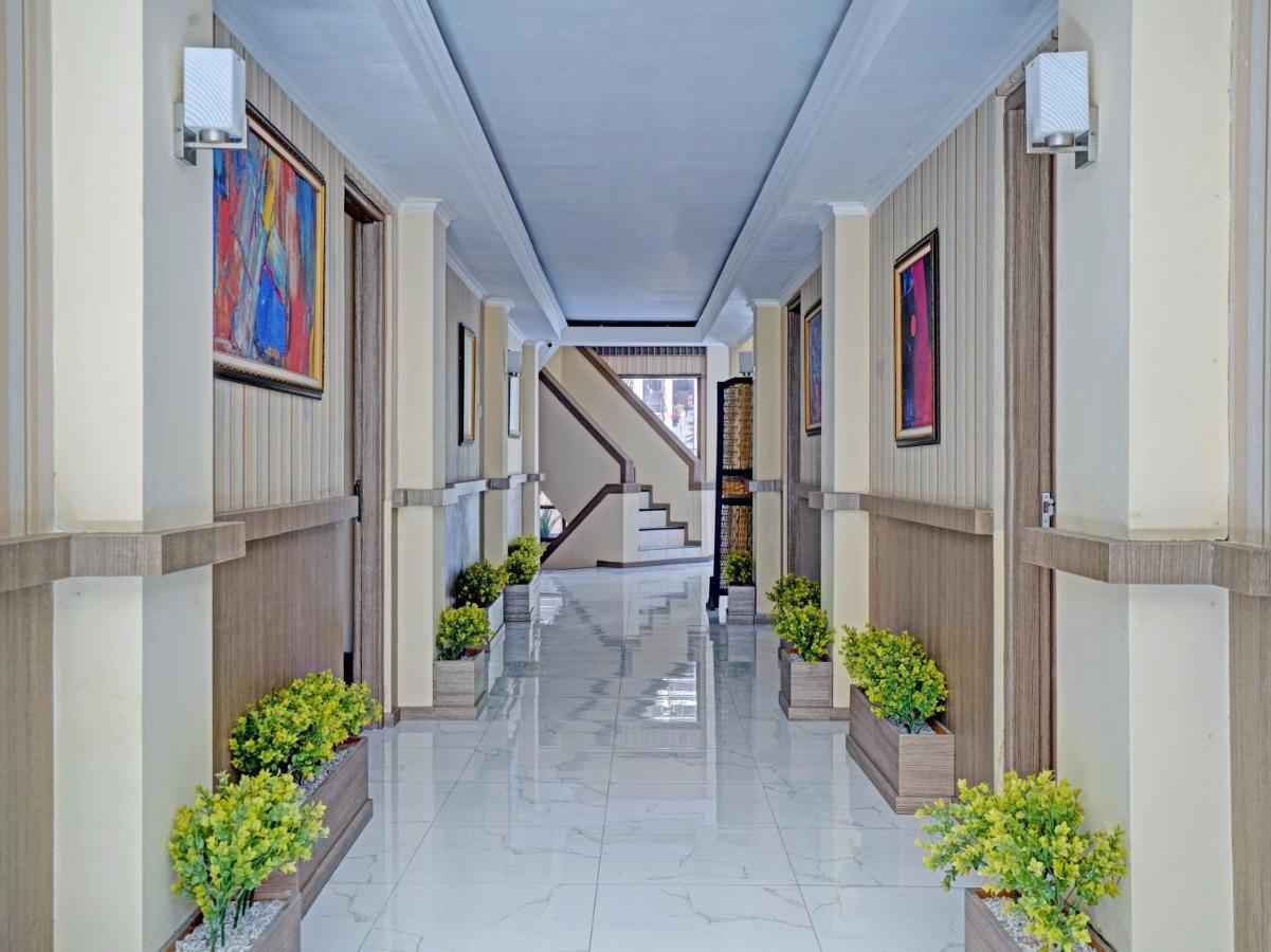 OYO 3953 Hotel Catellya Ii Cipaku Bandung Esterno foto