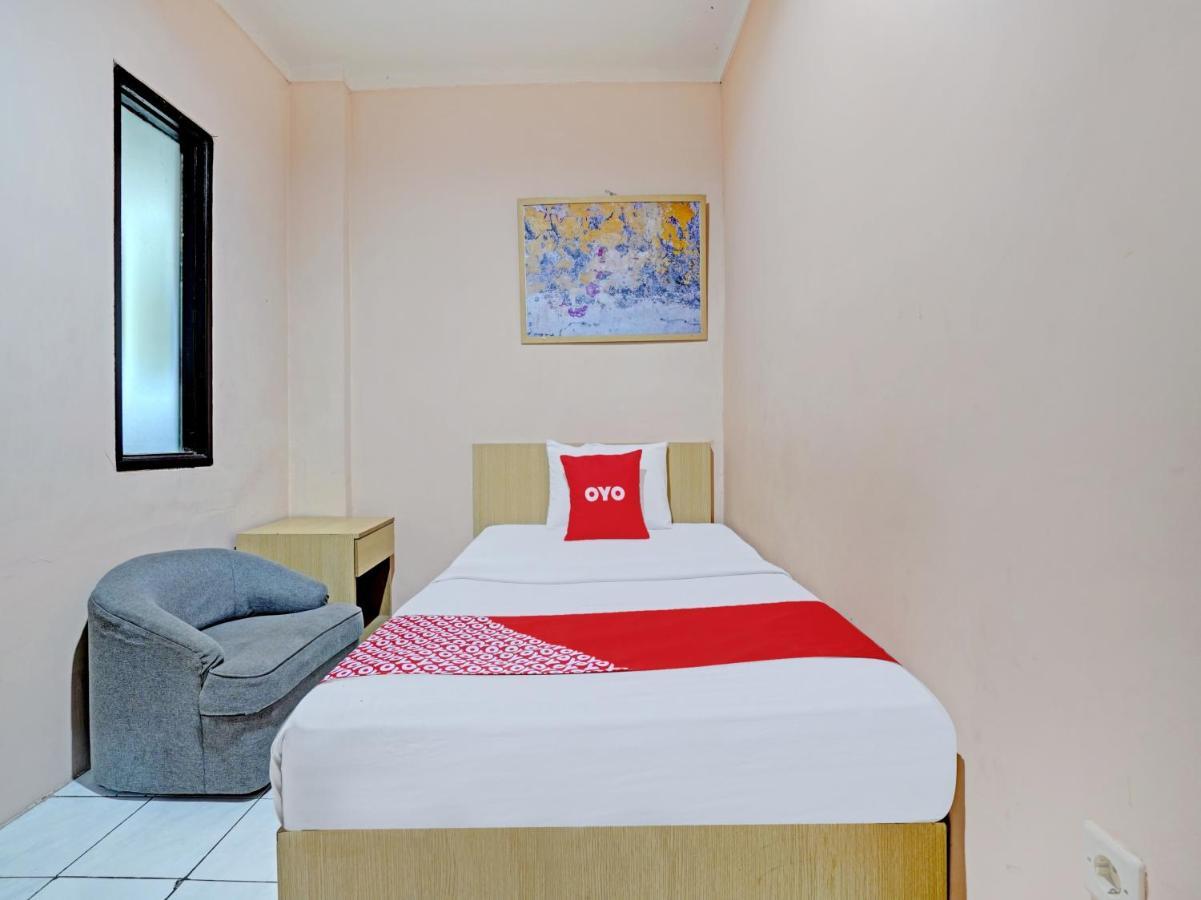 OYO 3953 Hotel Catellya Ii Cipaku Bandung Esterno foto