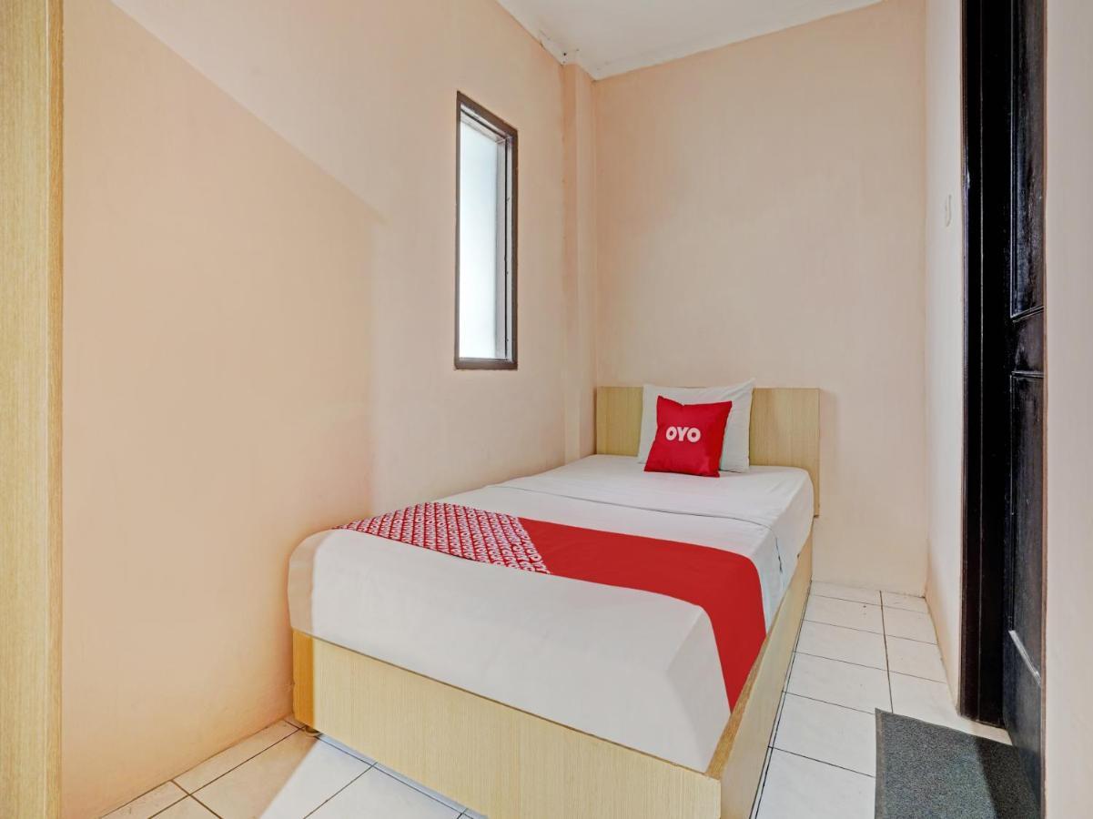 OYO 3953 Hotel Catellya Ii Cipaku Bandung Esterno foto