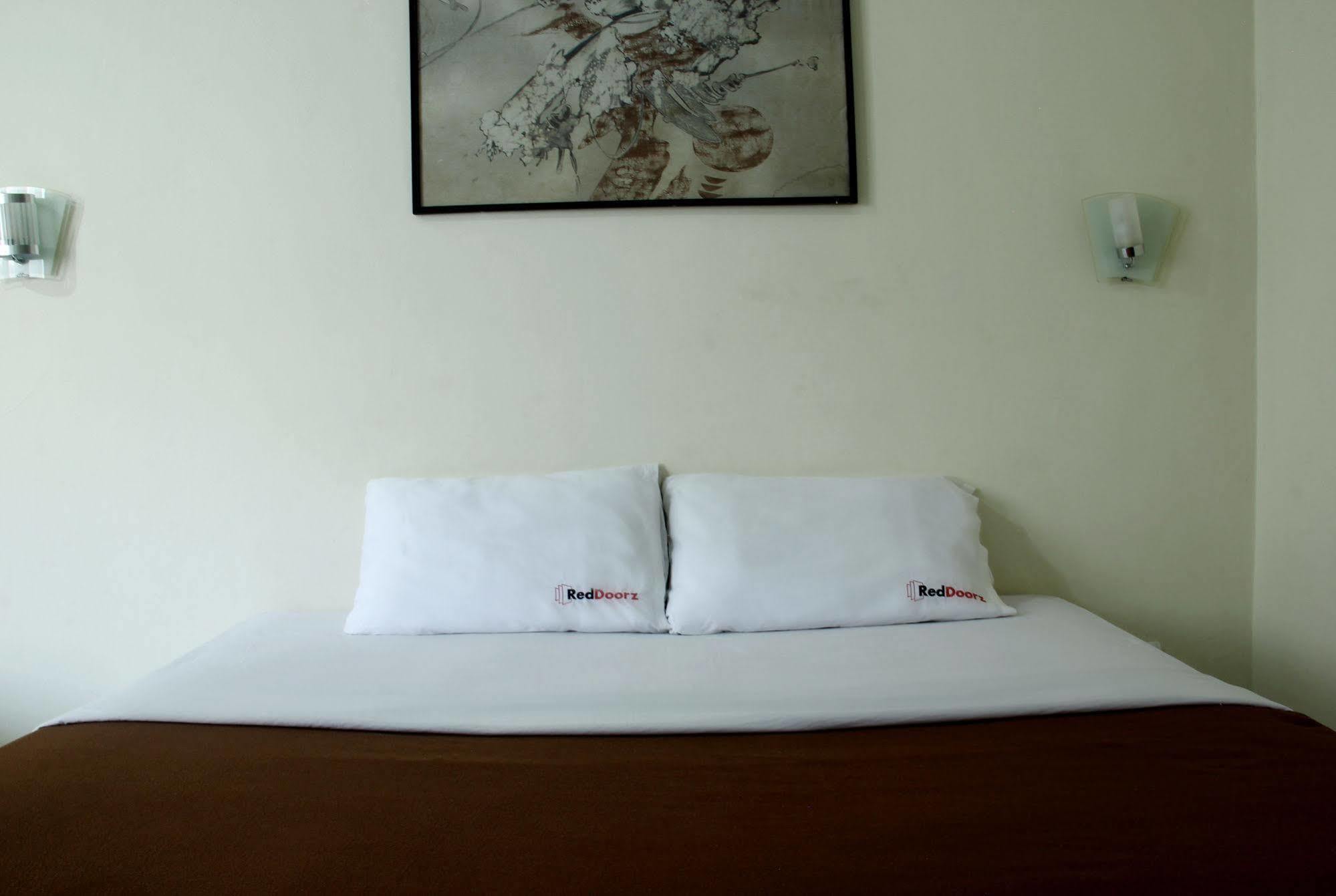 OYO 3953 Hotel Catellya Ii Cipaku Bandung Esterno foto