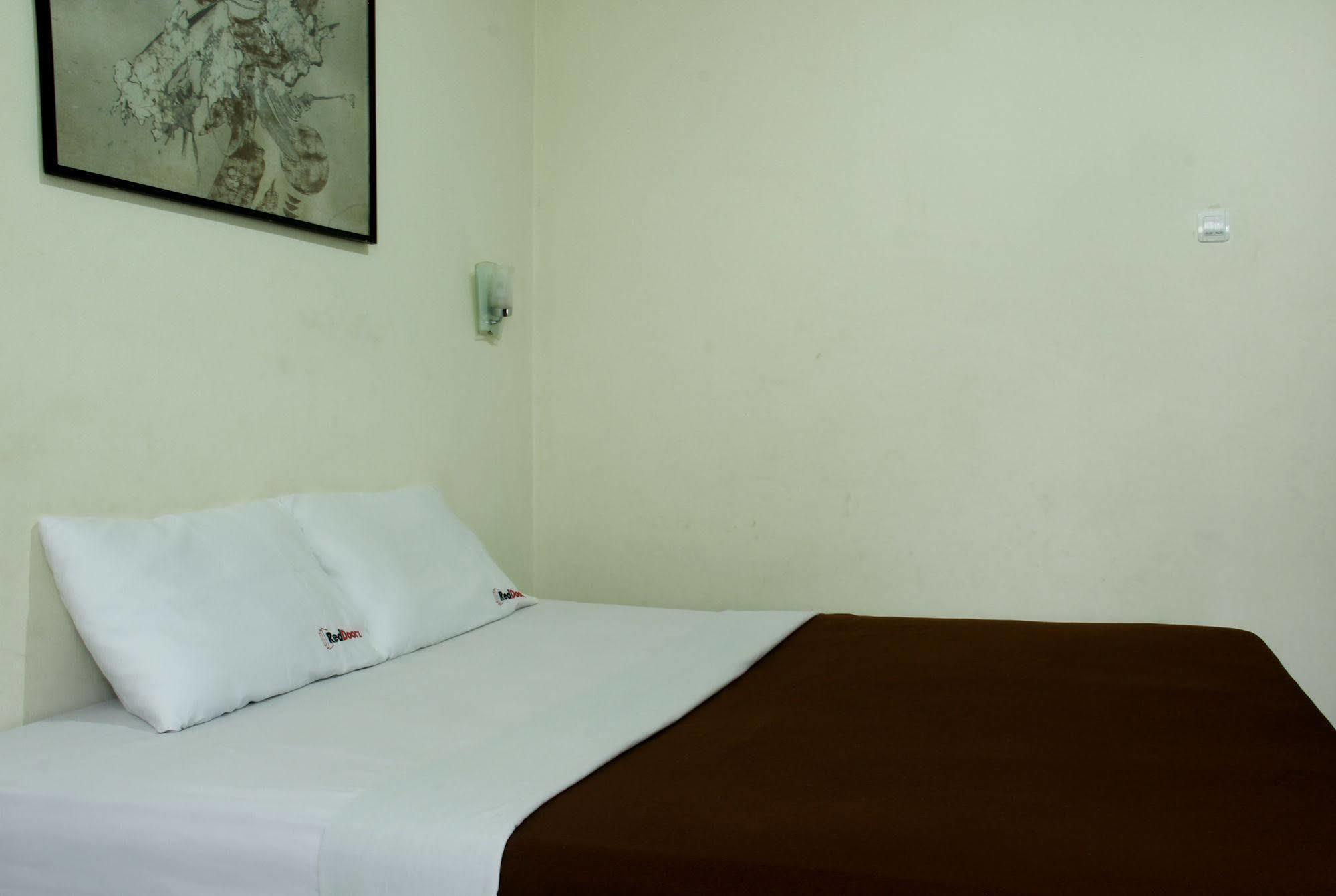 OYO 3953 Hotel Catellya Ii Cipaku Bandung Esterno foto