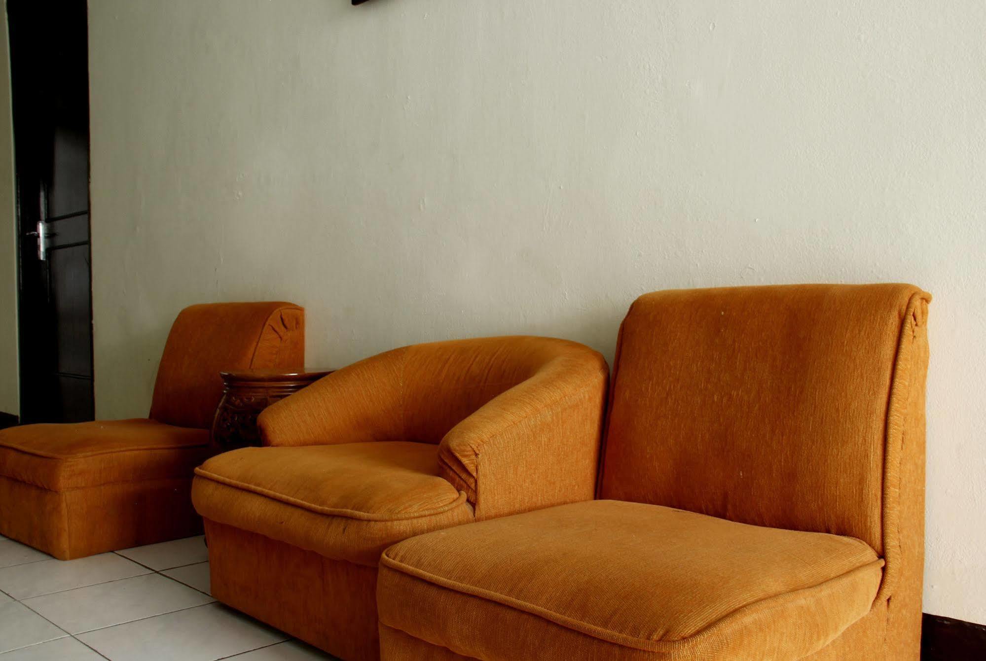 OYO 3953 Hotel Catellya Ii Cipaku Bandung Esterno foto