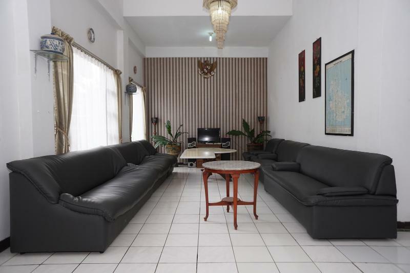 OYO 3953 Hotel Catellya Ii Cipaku Bandung Esterno foto