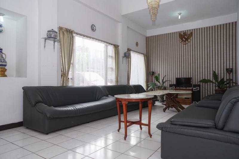 OYO 3953 Hotel Catellya Ii Cipaku Bandung Esterno foto