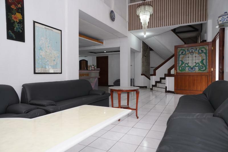 OYO 3953 Hotel Catellya Ii Cipaku Bandung Esterno foto