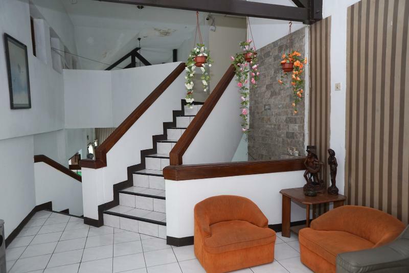 OYO 3953 Hotel Catellya Ii Cipaku Bandung Esterno foto
