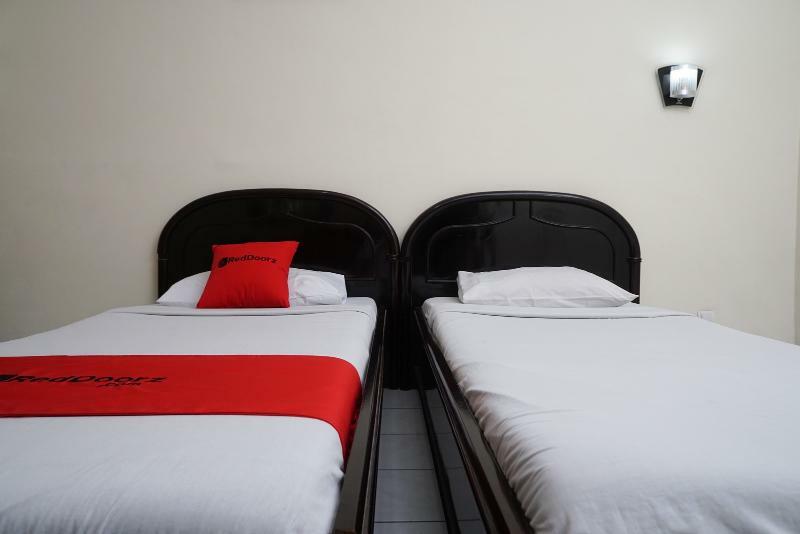OYO 3953 Hotel Catellya Ii Cipaku Bandung Esterno foto