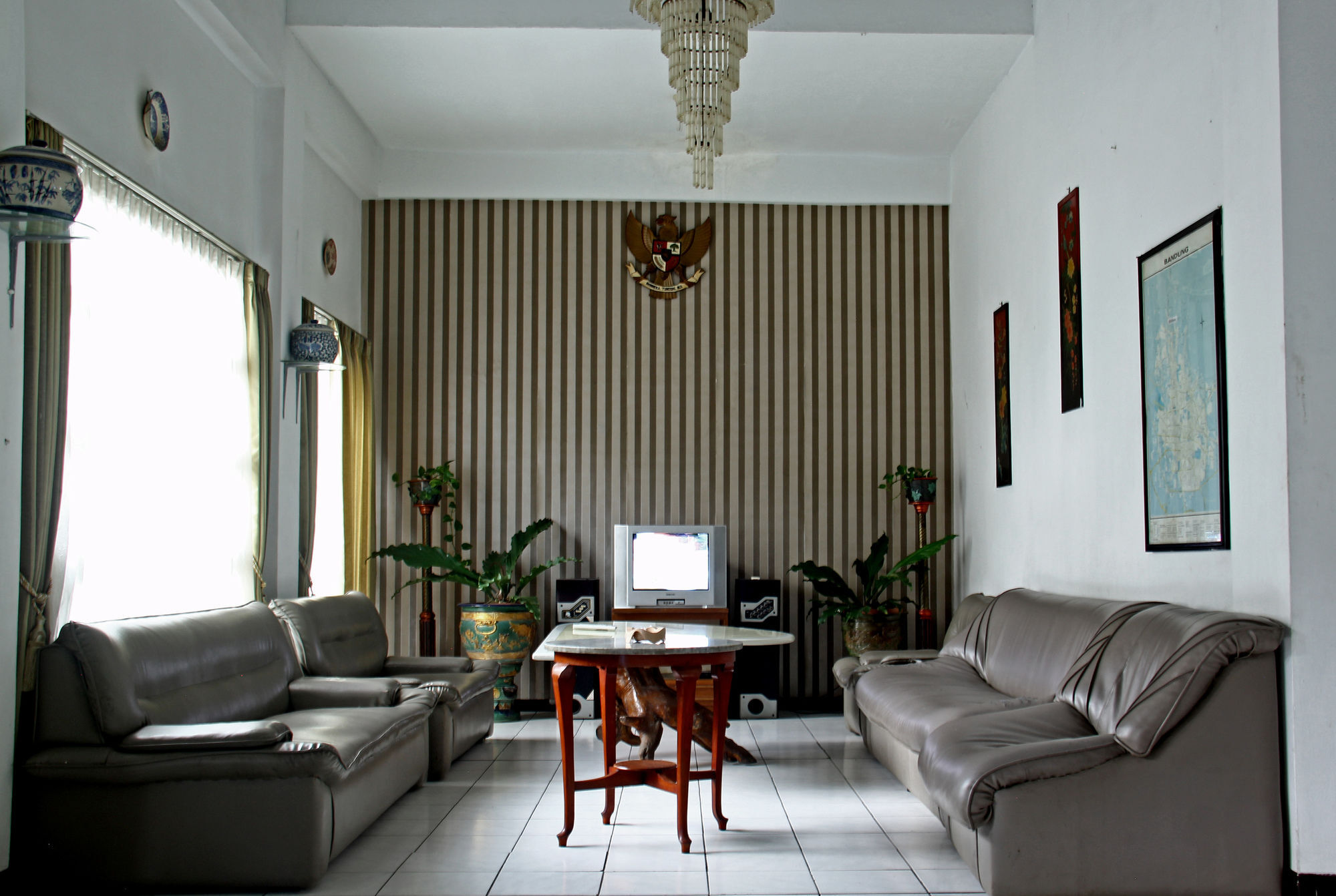 OYO 3953 Hotel Catellya Ii Cipaku Bandung Esterno foto