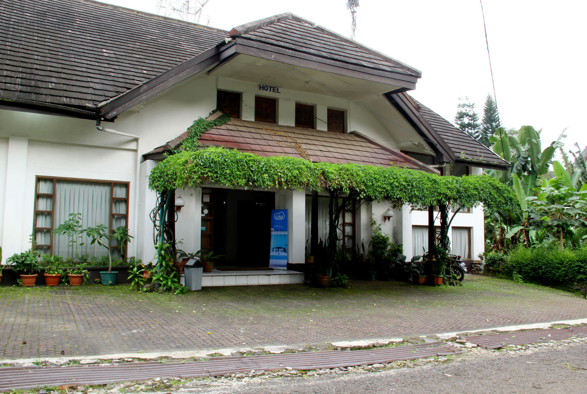 OYO 3953 Hotel Catellya Ii Cipaku Bandung Esterno foto